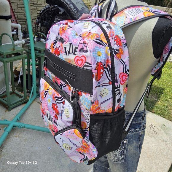 BETSEY JOHNSON OVERSIZE LUV BETSEY BACKPACK w/POUCH - Picture 4 of 5